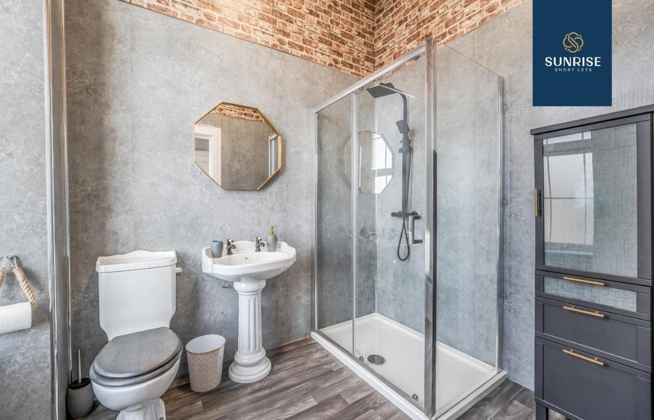 Presidential Apartment, Family Home, Luxury Bedrooms, 2 Rooms, 1 King Bed, 2 Single Beds, Free Wifi, Free Parking, Tourists, Business Travelers, Relocation, Beautiful River Views, - Long Stays, Invoice And Reduced Price Are Only Via Sunrise Short Let Dundee Ngoại thất bức ảnh